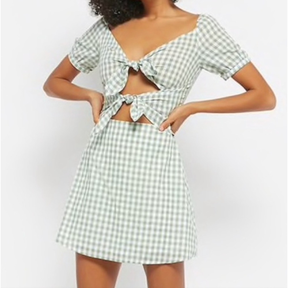 Emory Park Front Tie Cutout Dress in Sage‎ Green Gingham Size Small